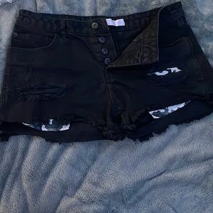 Black jean shorts with camouflage pockets
